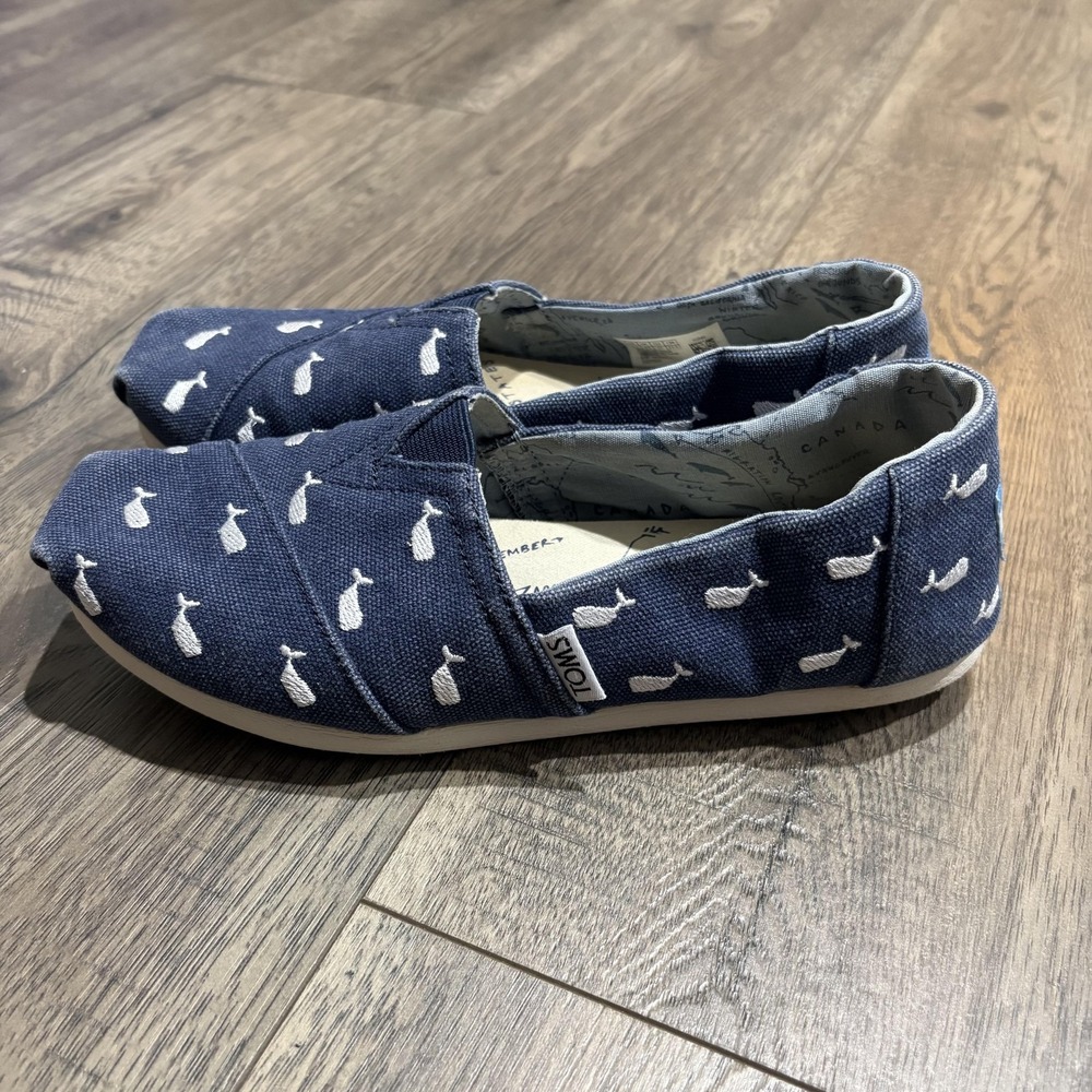 TOMS Oceana Shoes Womens Size 6.5‎ Blue Whale Print Canvas Slip On Flats - Picture 4 of 9